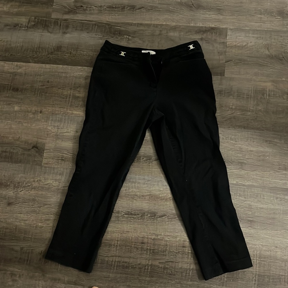 Black capri pants